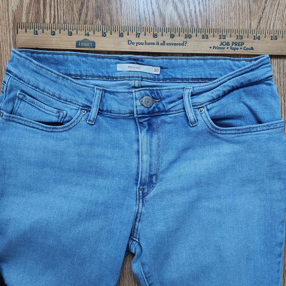 Levi's 711 Denim Jeans Women's Size 30 Blue Straight Leg Mid-Rise Light Wash - Picture 2 of 10